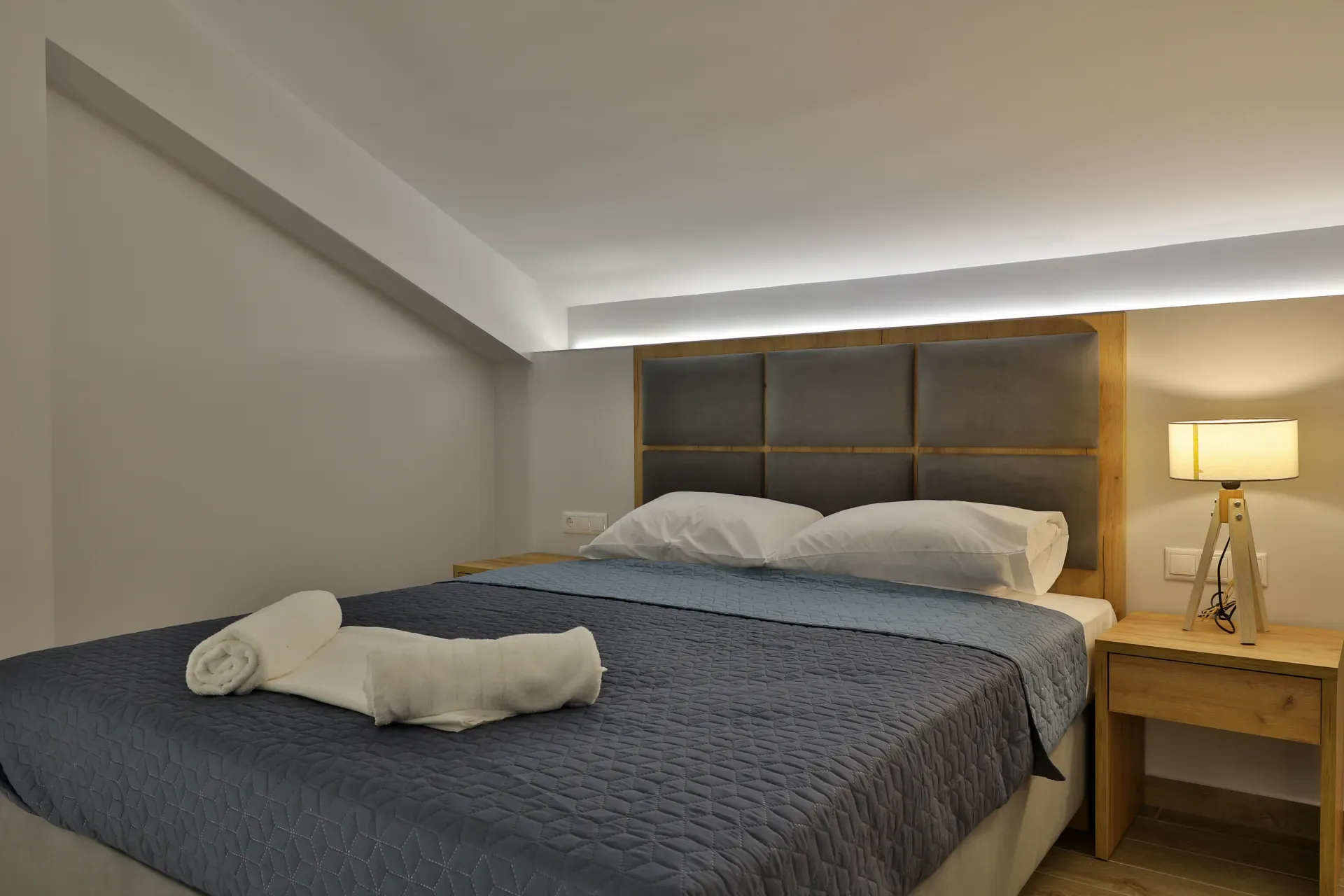 Double bed in the Suite